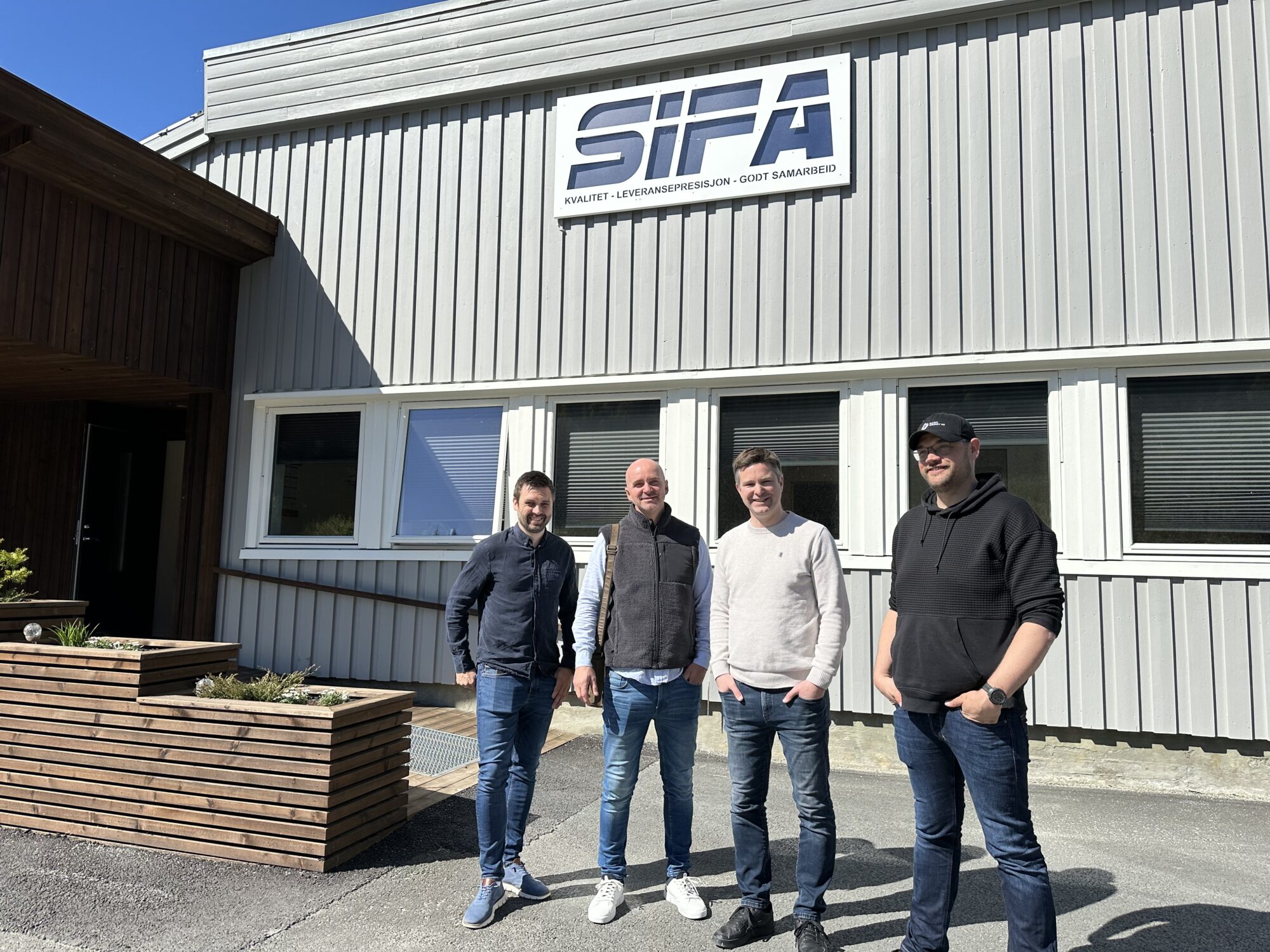 Gruppebilde forran Sifa
